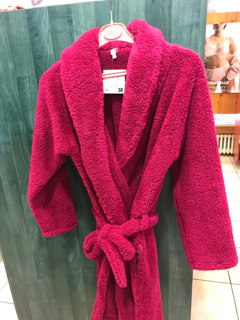 ROBE DE CHAMBRE CROISEE DOUILLETTE 85 € 80. ROSE POMME